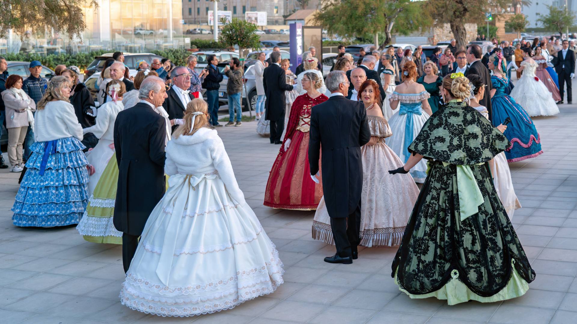 Abends gibt es immer wieder schöne öffentliche Darbietungen